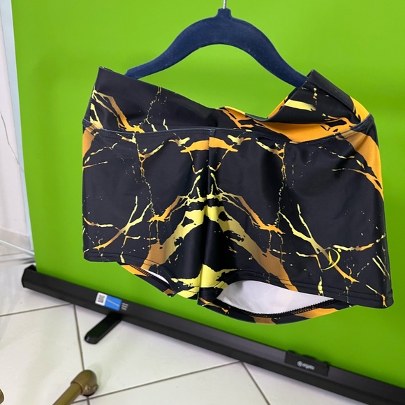 Shorts - Picture 2 of 3